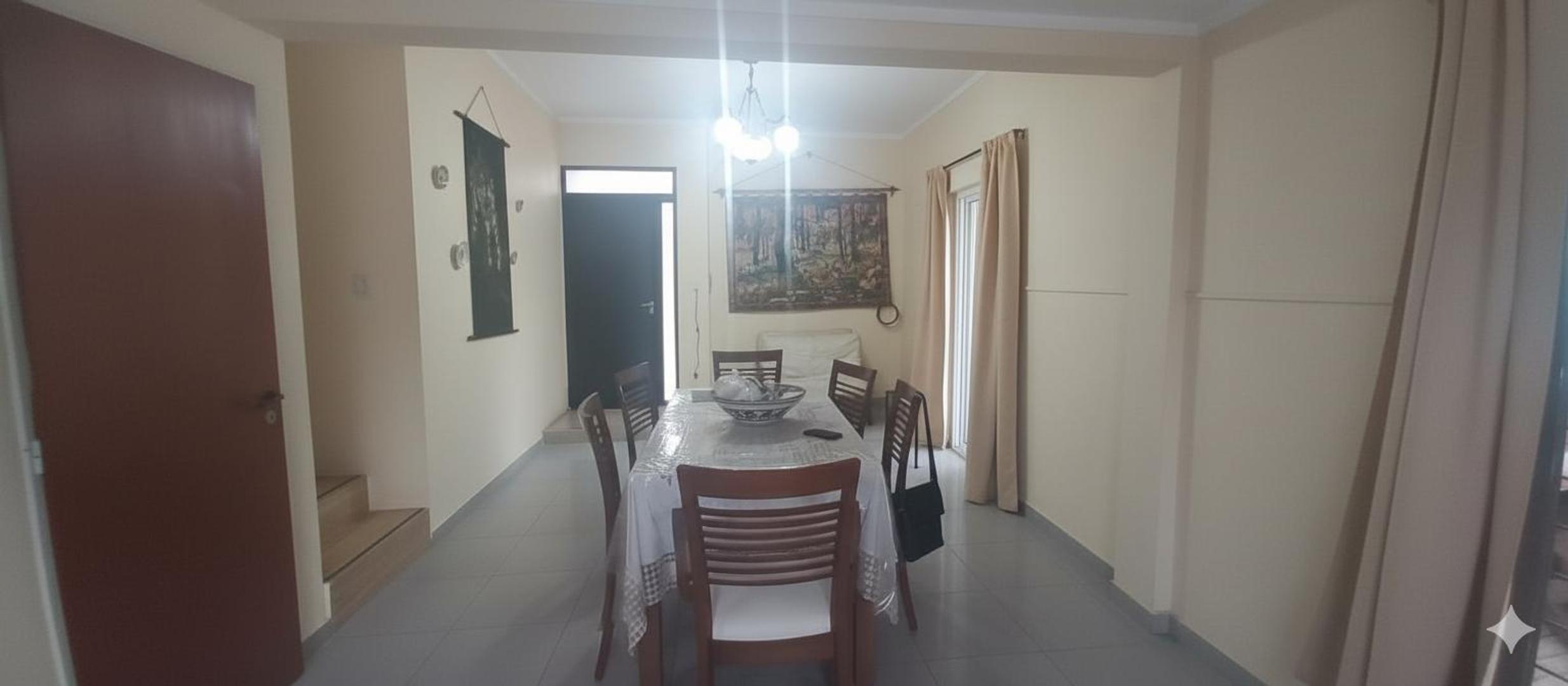 Casa 8 ambientes con 1 baño