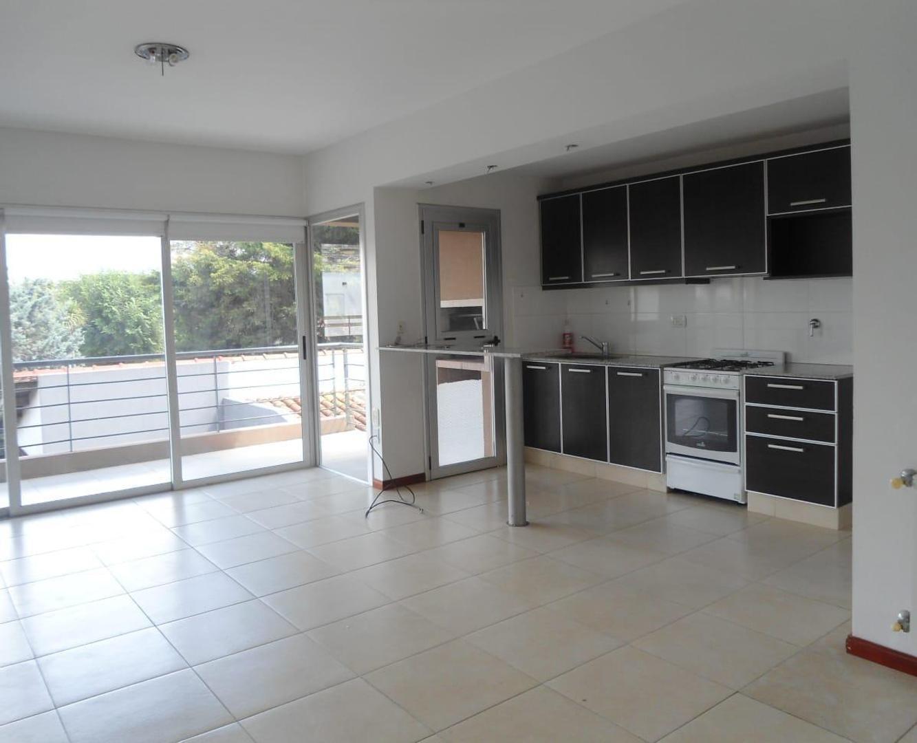 DEPARTAMENTO EN VENTA, DOS AMBIENTES, CASTELAR CENTRO.