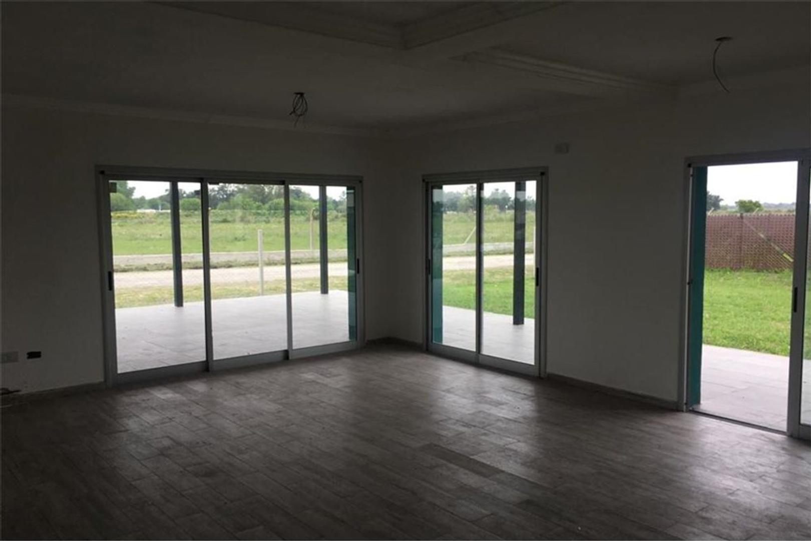 Casa en Venta en Laguna Azul, USD 155.000