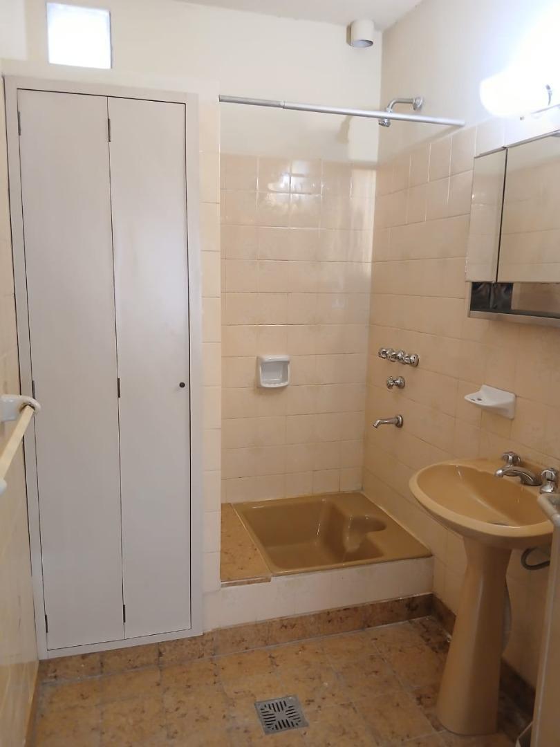 ALQUILER - Depto 2 ambientes c/ patio - Villa Madero