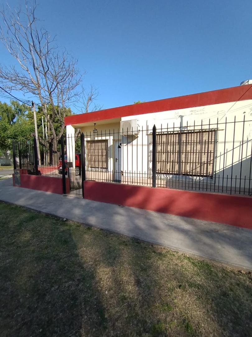 casa de 3 ambientes en temperley permuta por dto