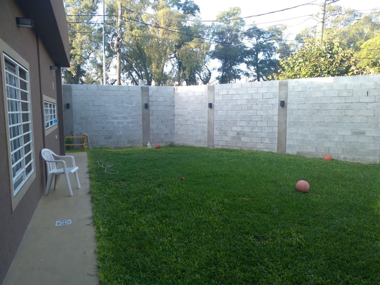 Casa 4 ambientes con 2 baños