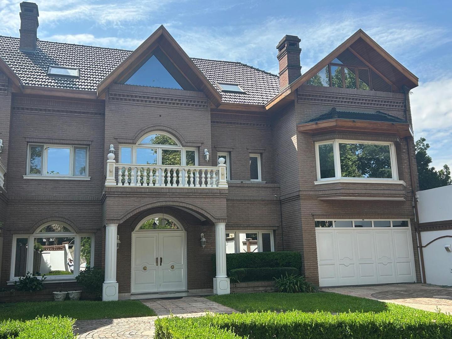 La mejor residencia en venta de Villa Ballester, gran calidad de construccion, posible permuta