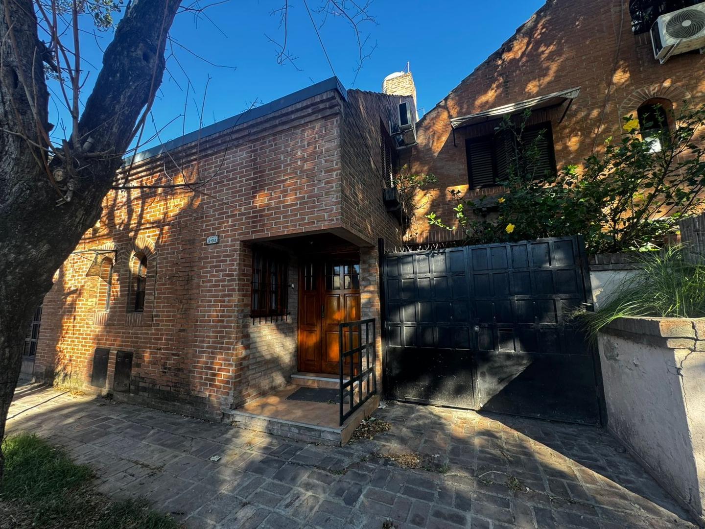 DUPLEX 2 PLANTAS, 4 AMBIENTES, COCHERA, PATIO, MUNRO!