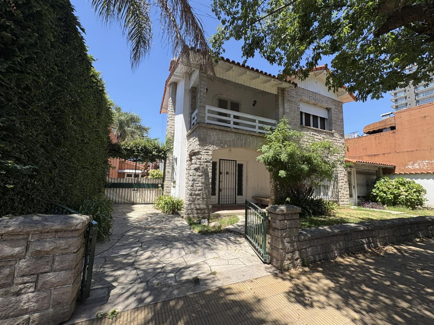 CASA EN EXCELENTE ZONA OPORTUNIDAD 