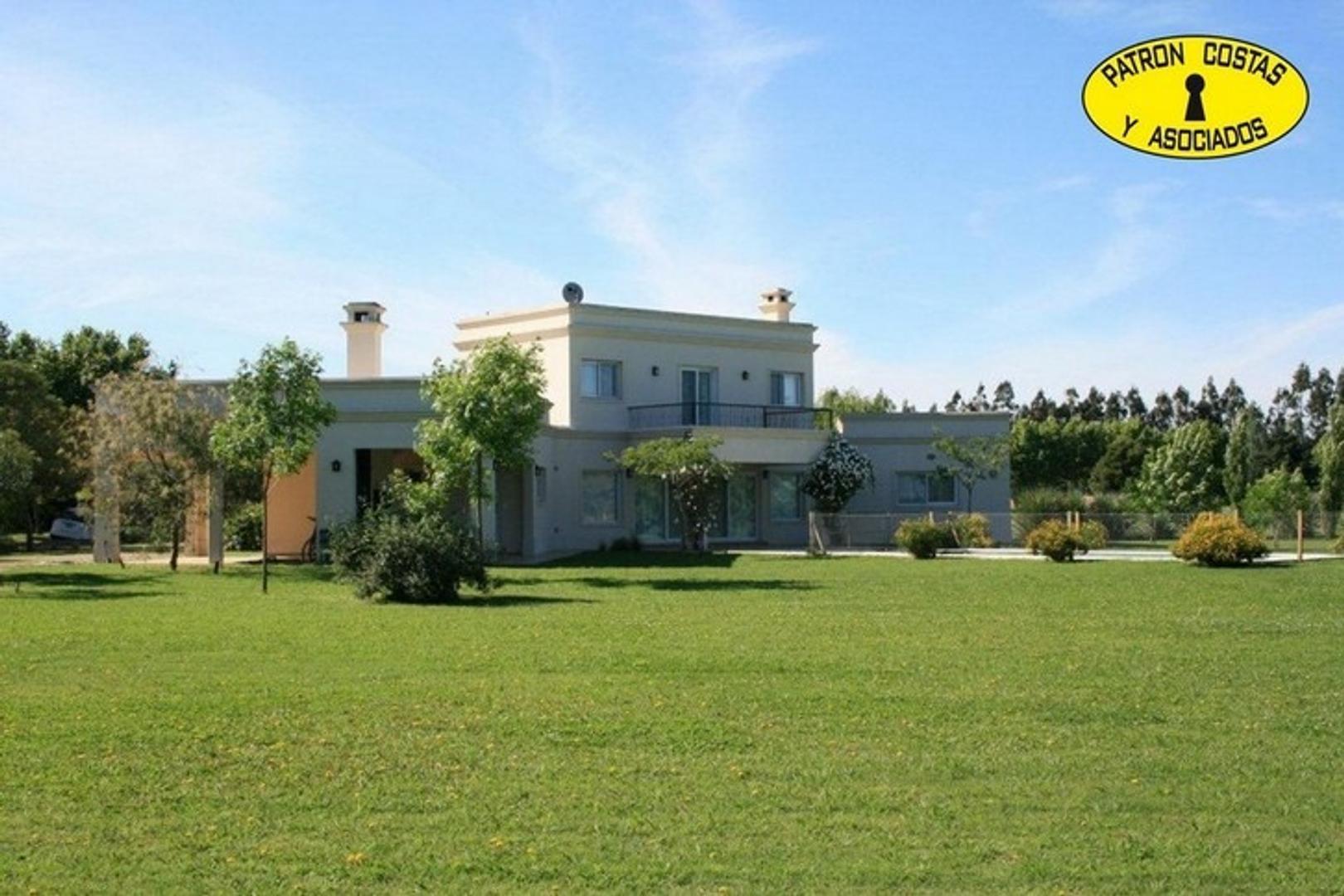 Casa en Venta con 2 cocheras