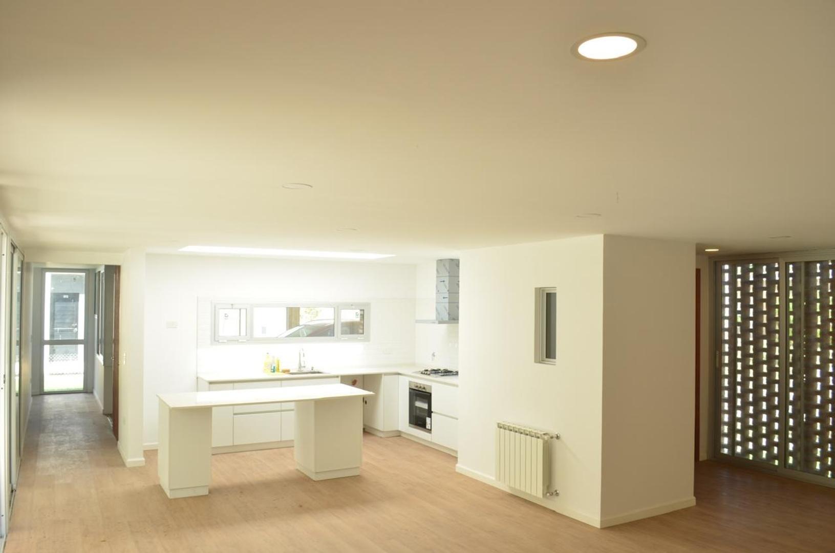 Casa 4 ambientes con 3 baños