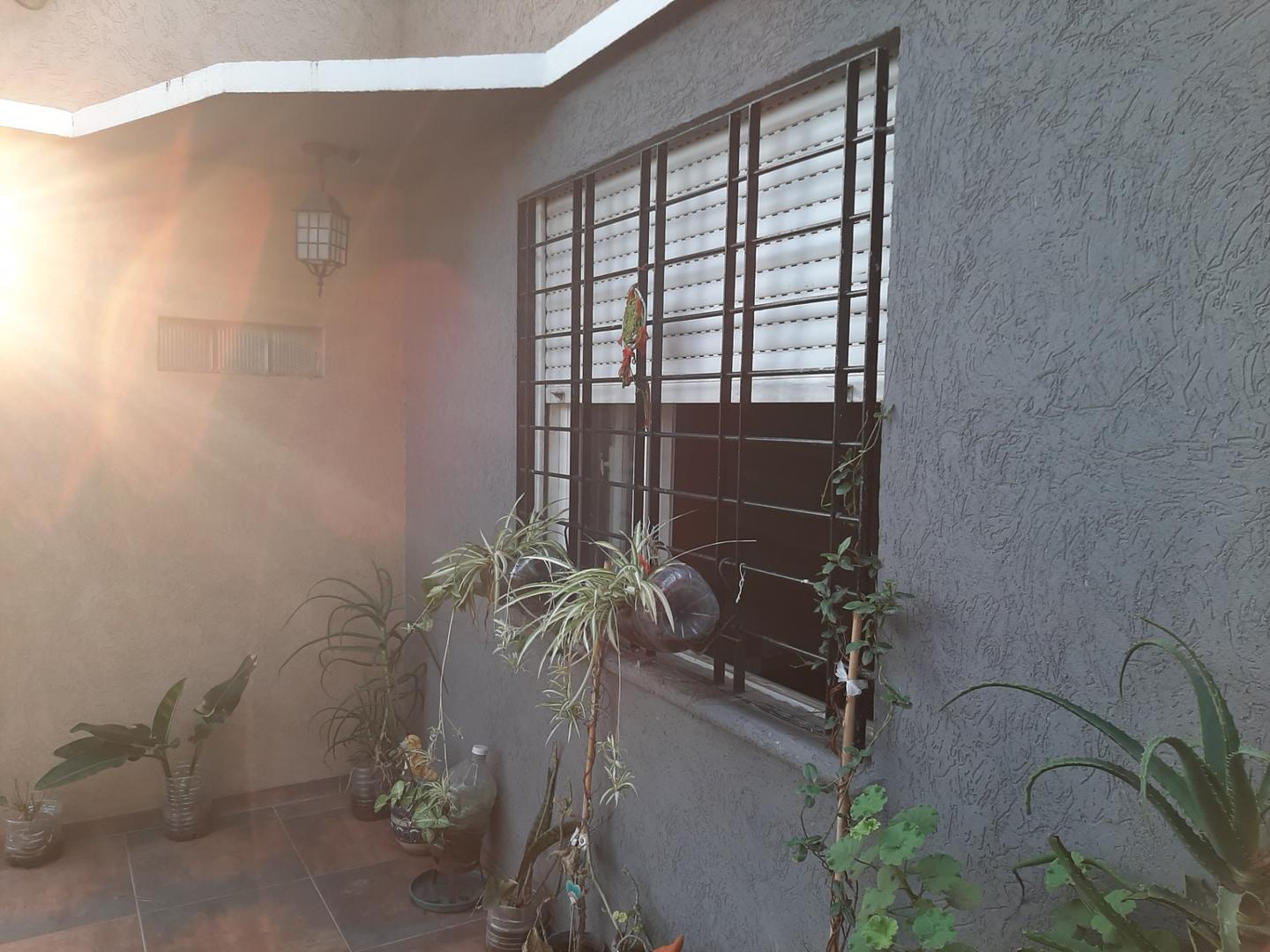 Casa en Alquiler en Castelar Norte, $ 850.000