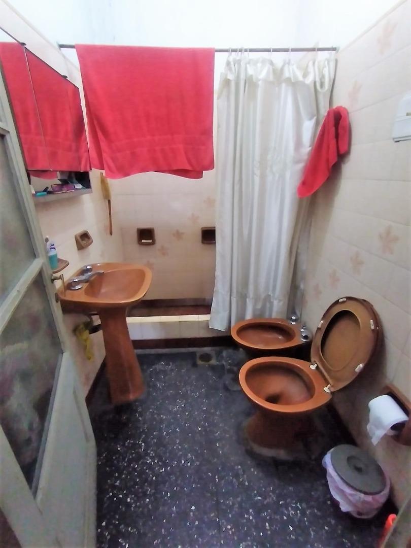 VENTA CASA CON DEPOSITO VILLA INSUPERABLE