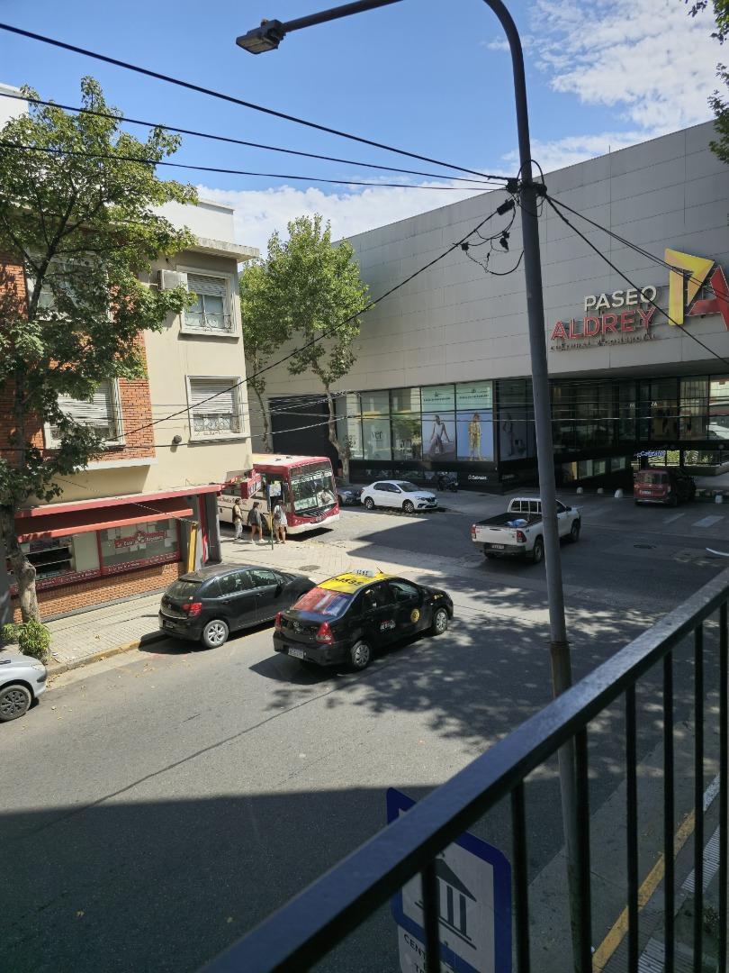 ALQUILER MONOAMBIENTE A LA CALLE. ZONA GUEMES O ALDREY
