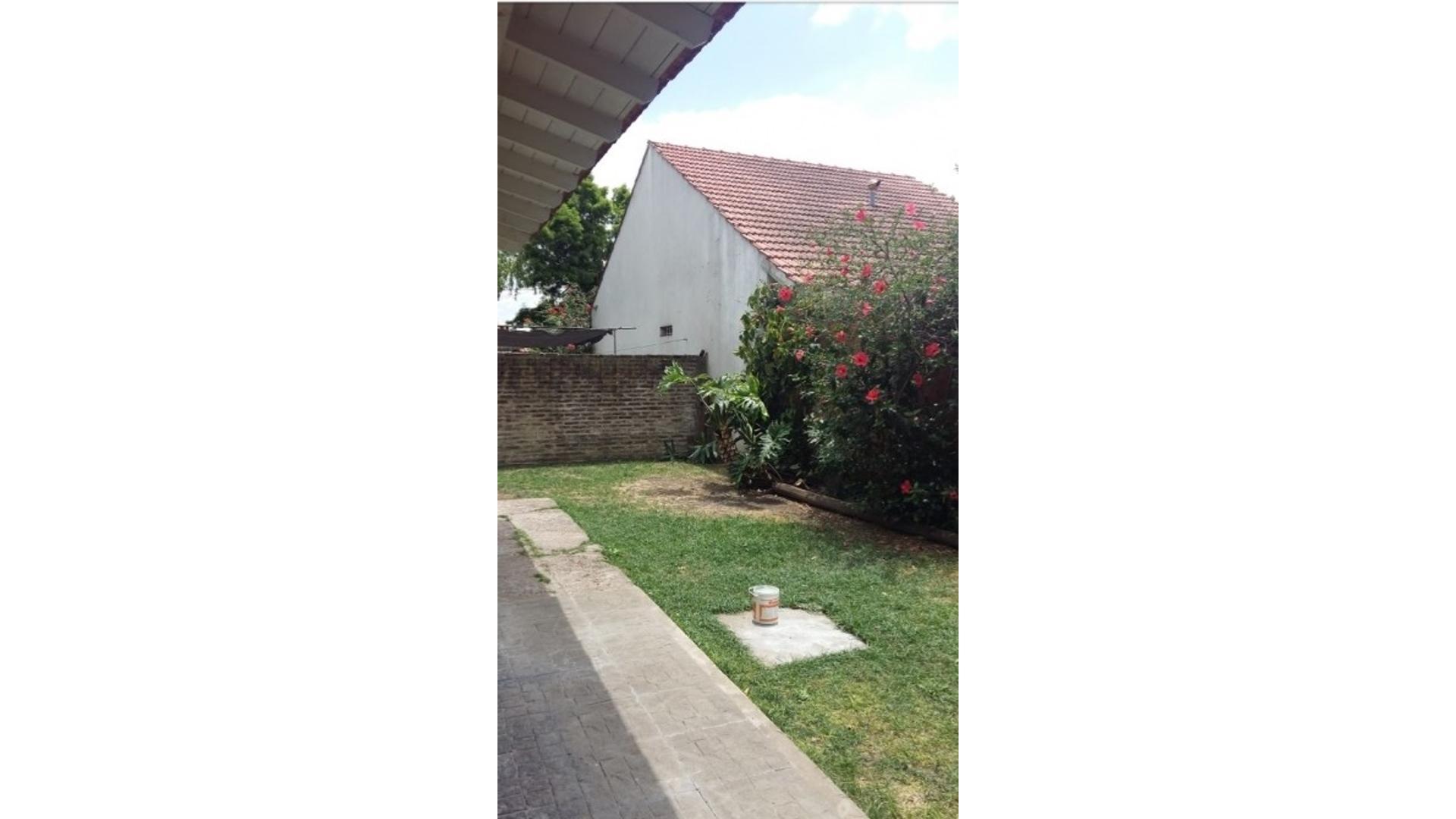 CHALET 3 AMBIENTES EN BURZACO