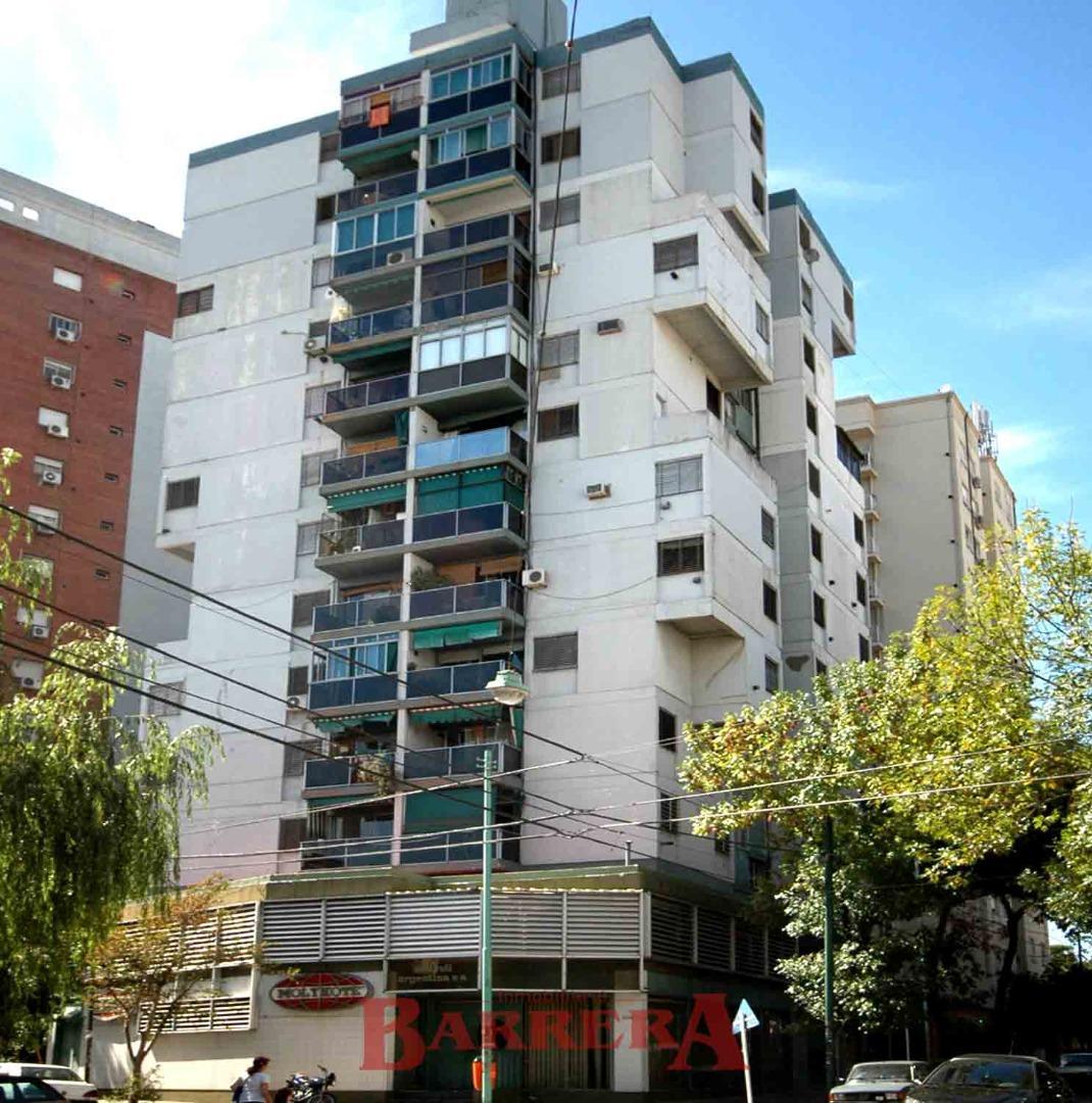 Luminoso 3 amb con amplio living piso alto