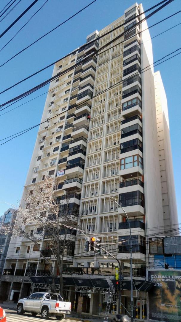 Dpto 3 ambientes en Olivos, piso alto, vista Panorámica.