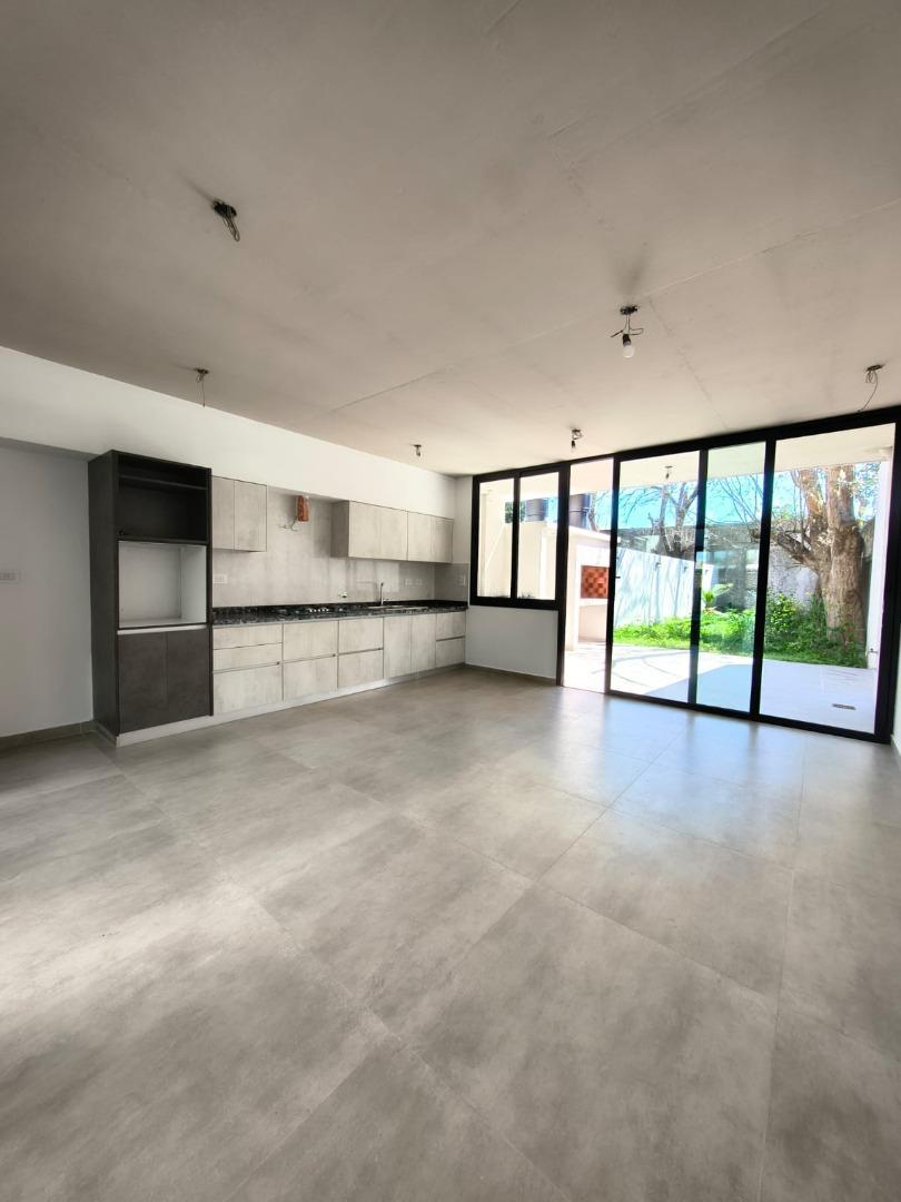 Casa 4 ambientes con 3 baños