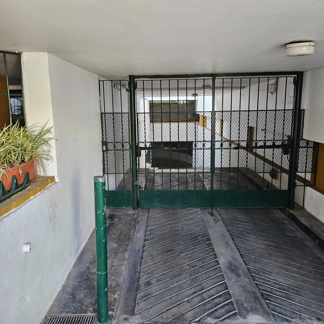 Venta Cochera fija en Edificio San Isidro centro