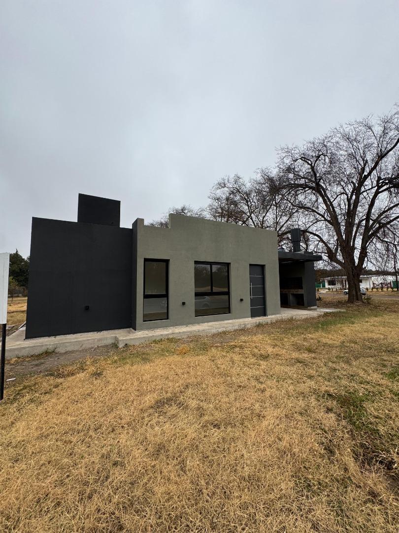 CASA A ESTRENAR 2 DORMITORIOS COCHERA PATIO AMPLIO