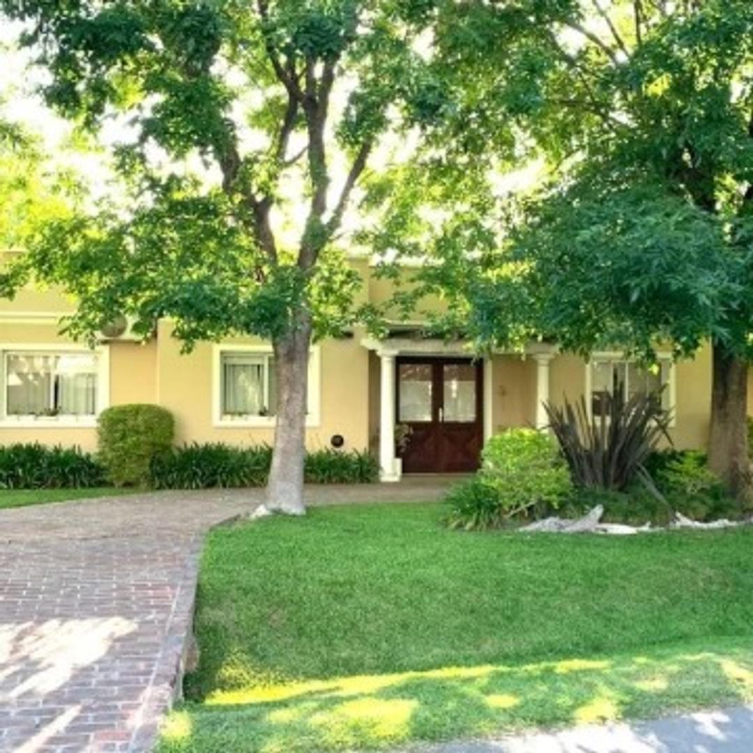 SAN PATRICIO CLUB DE CAMPO CASA ESTILO CLASICO