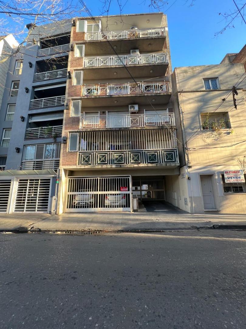 DEPARTAMENTO 1 AMBIENTE CON COCHERA SEMICUBIERTA