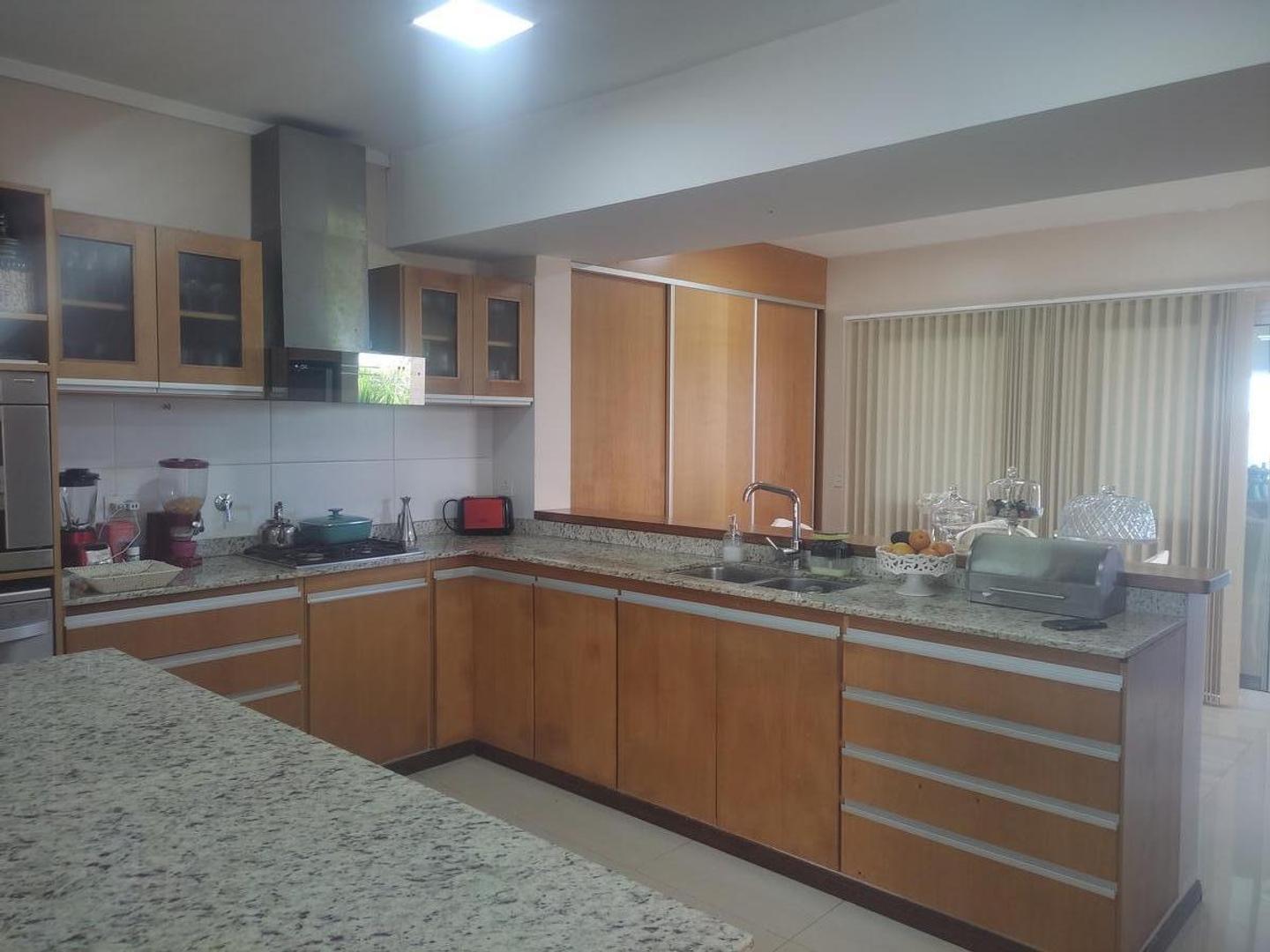 Casa 4 ambientes con 3 baños