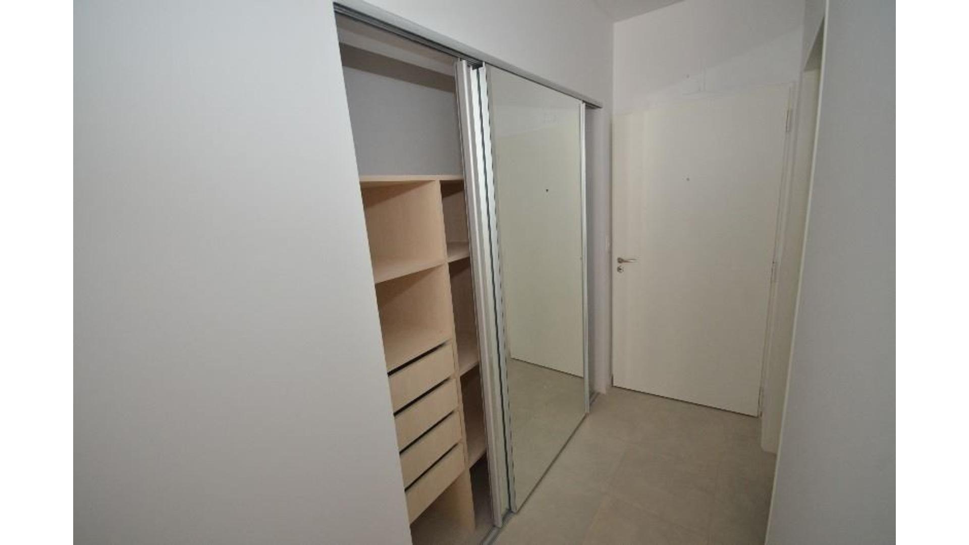1 Ambiente con Piscina y solarium