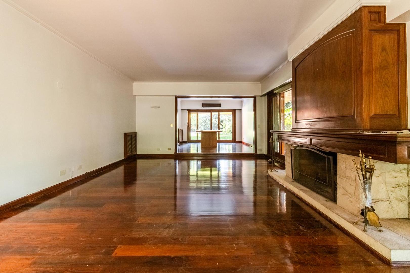 Casa 7 ambientes con 4 baños