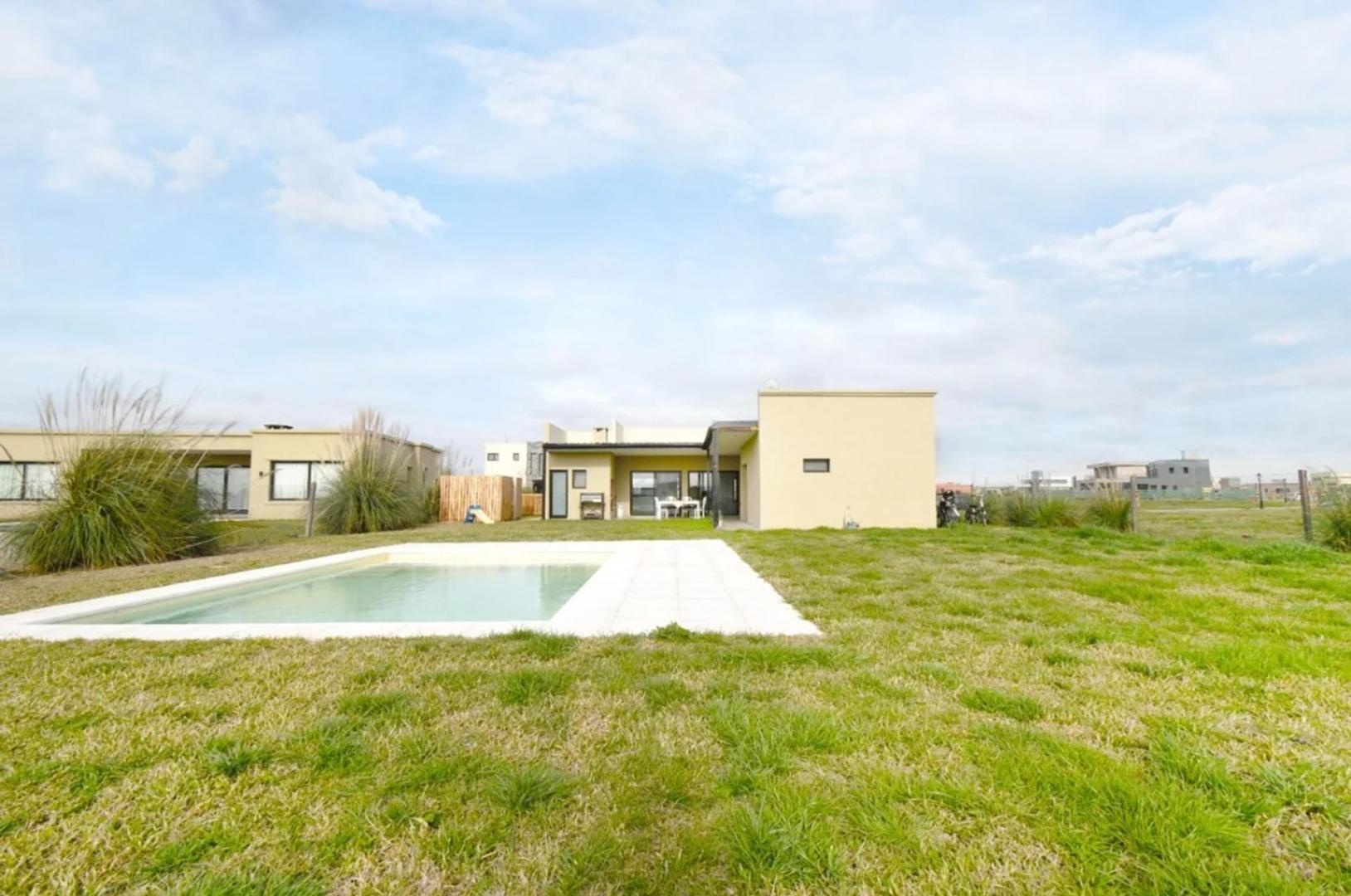 Casa en Venta con 4 cocheras