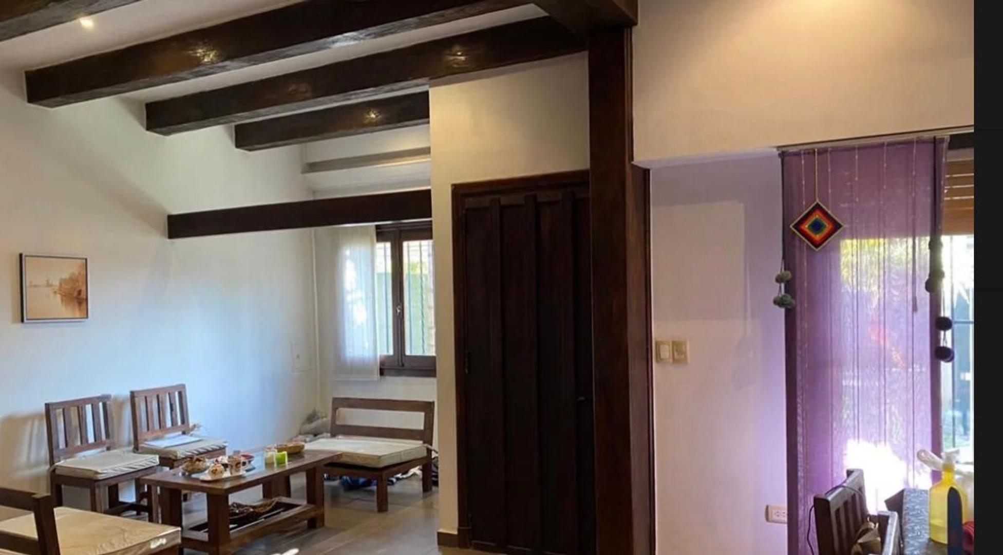 Casa 4 ambientes con 2 baños