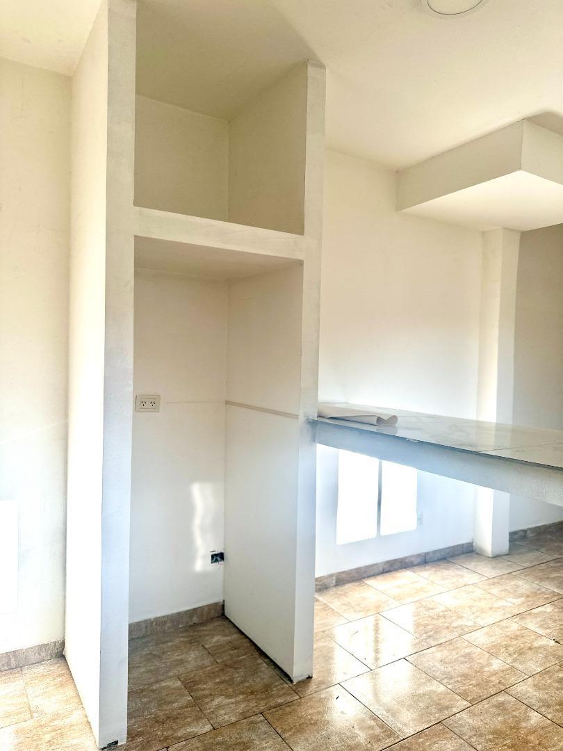 Dpto 3 amb con patio y parrilla, 1er piso por escalera