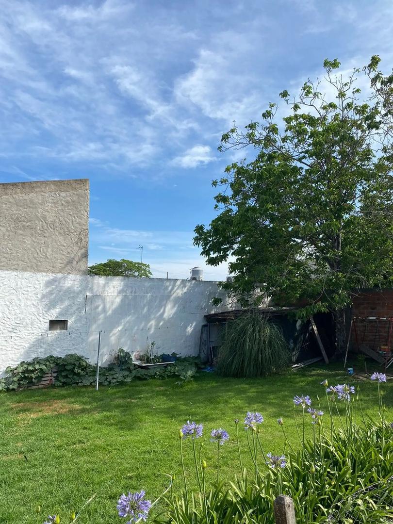 Casa. Lote doble frente apto Desarrollo Inmobiliario.