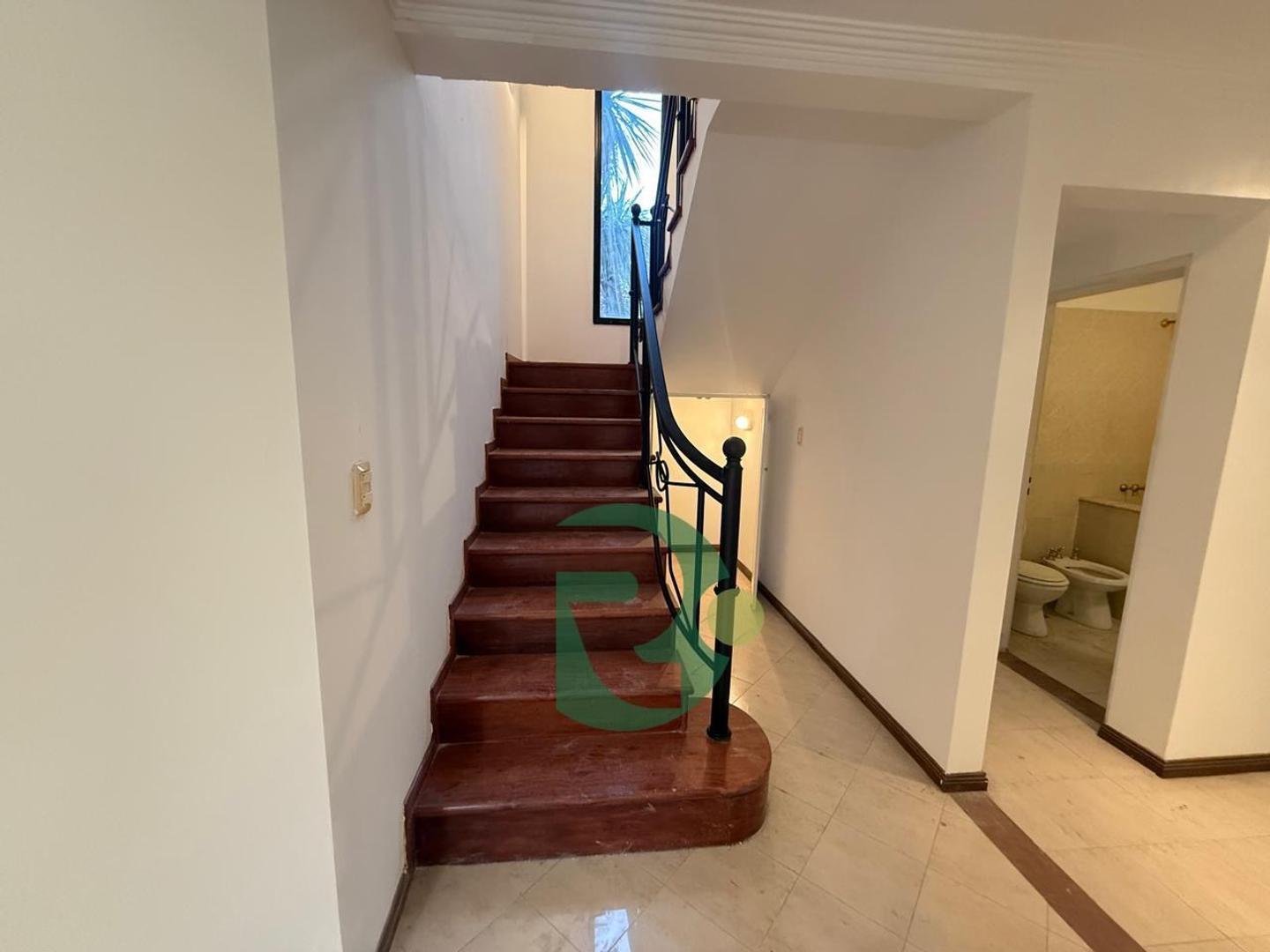 Casa en Venta con 6 cocheras