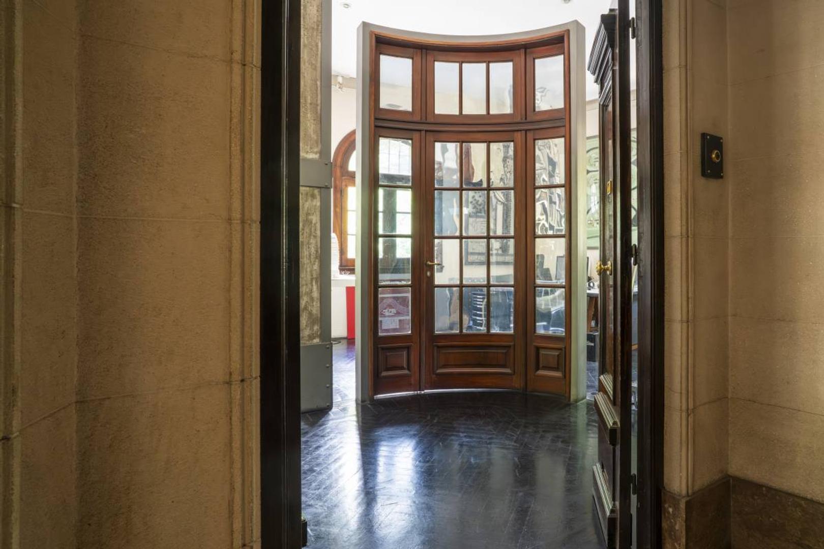 Galileo 2400, Piso 0