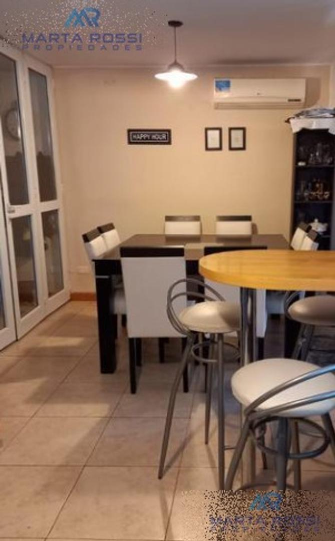 Casa 4 ambientes con 2 baños