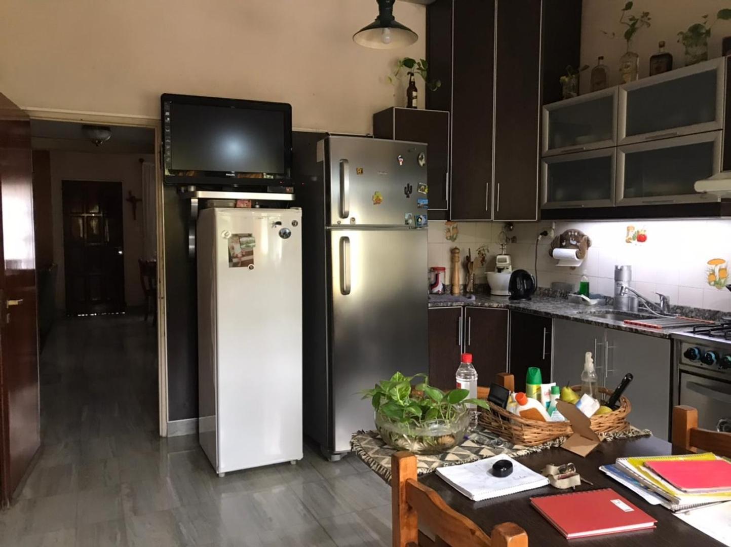 Casa 5 ambientes con 2 baños