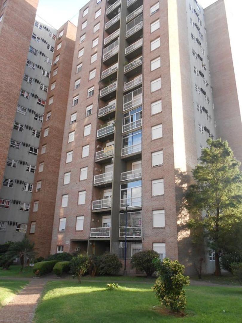 TORRES AV. MITRE AL 3600 2 AMBIENTES 44 m2 MUY BUEN ESTADO
