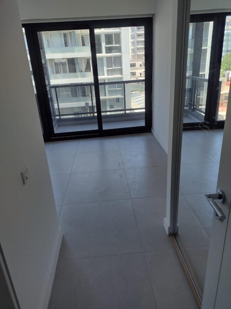 TRES AMBIENTES , DORMITORIOS EN SUITE , COCHERA ,AMENETIES