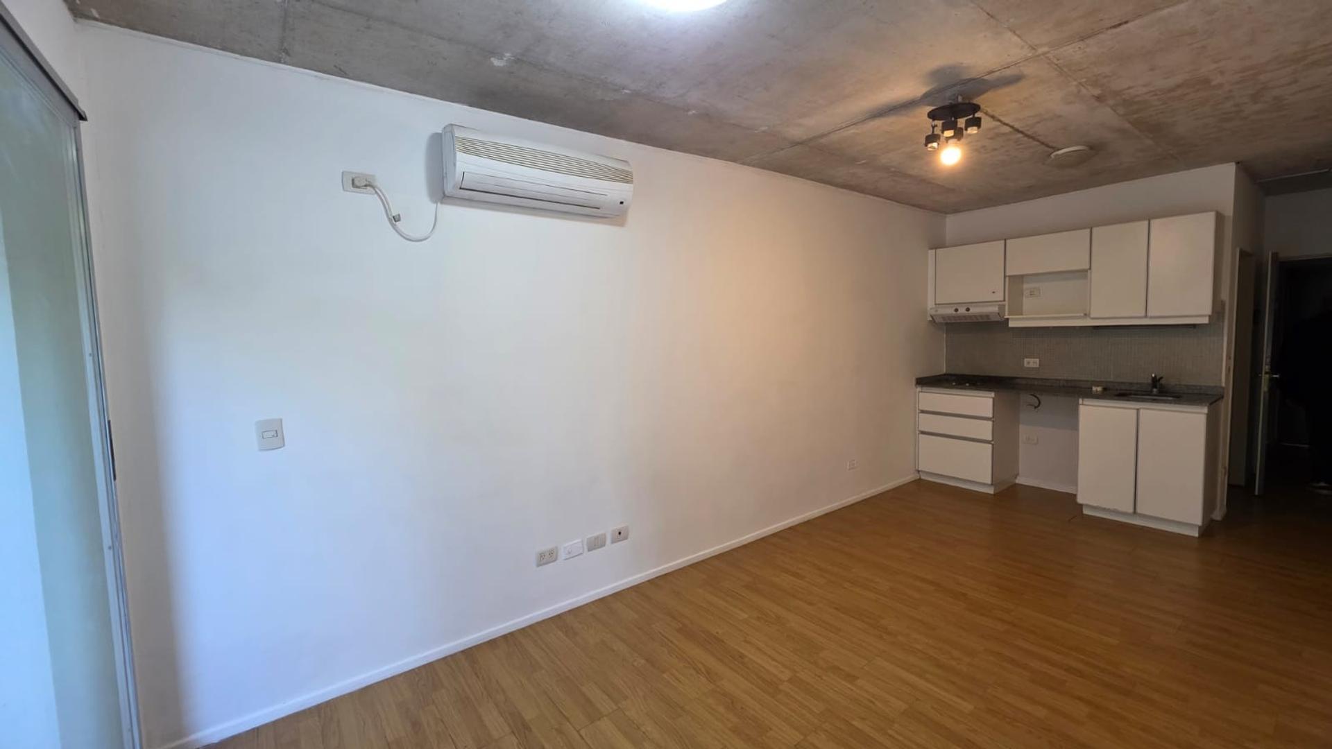 Ambiente y medio | Alquiler en Belgrano| Con patio