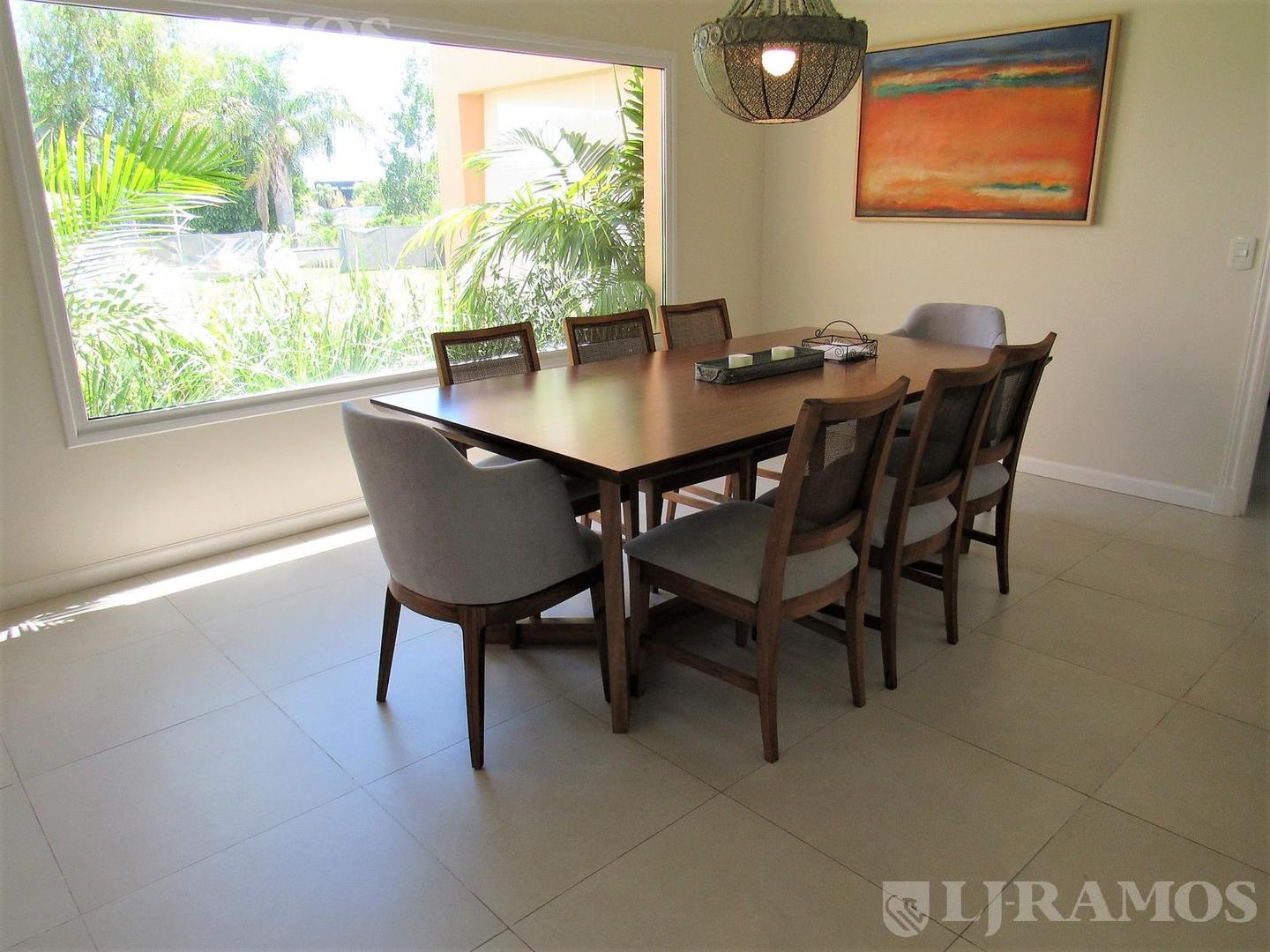 Casa 7 ambientes con 3 baños