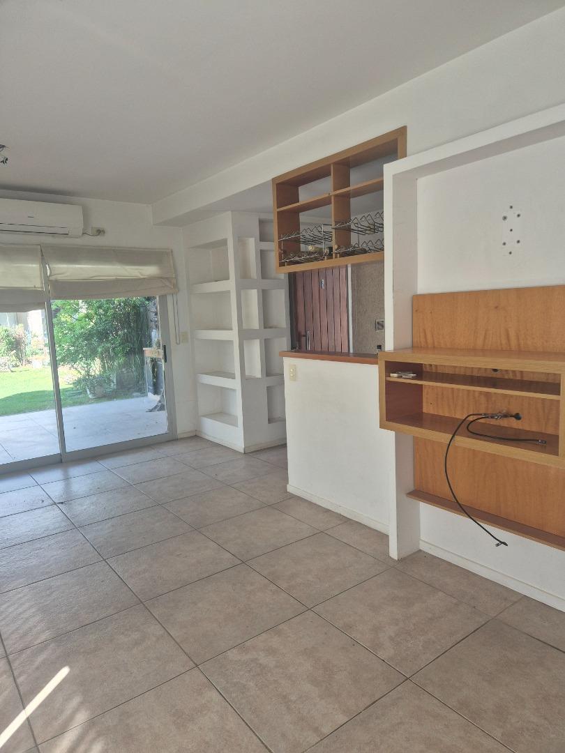 Dormi con cochera a refaccionar