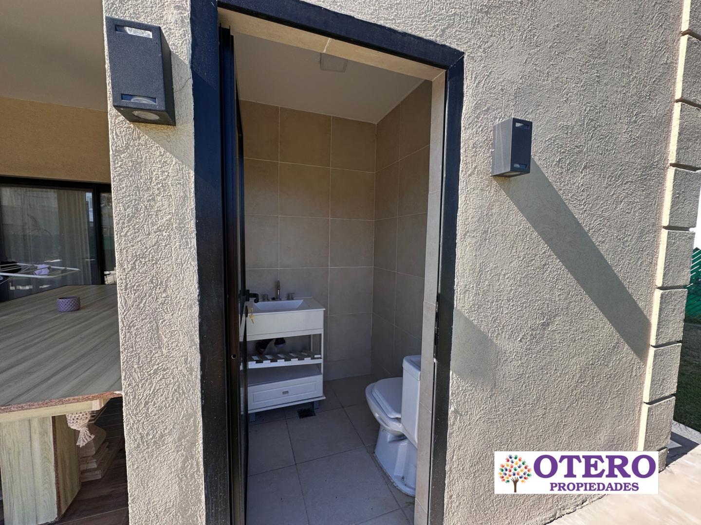 Casa 6 ambientes con 5 baños