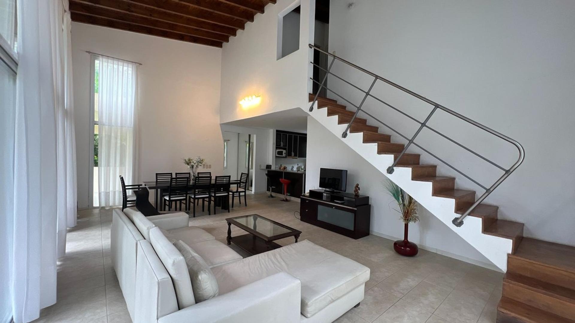 Casa en Alquiler de 3 dormitorios