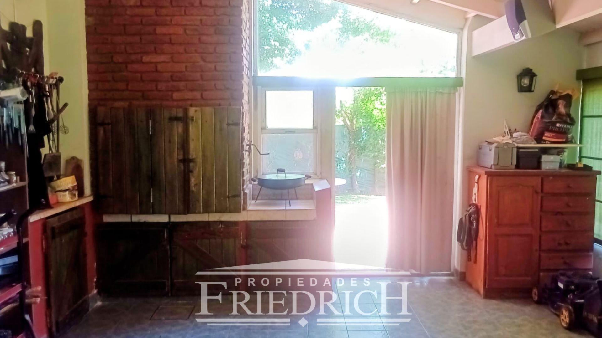 Casa en Venta con 4 cocheras