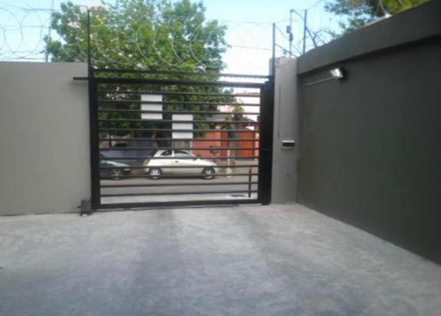 Cochera En Venta En Quilmes