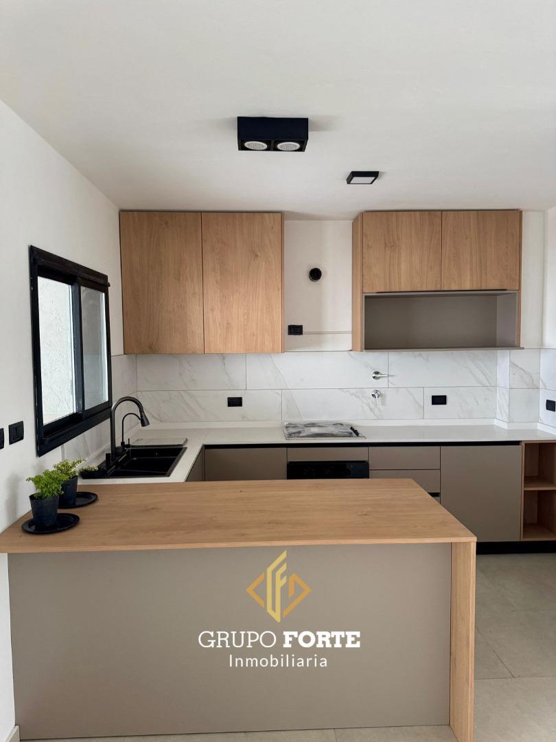 Depto Tipo Casa en Venta con 2 cocheras