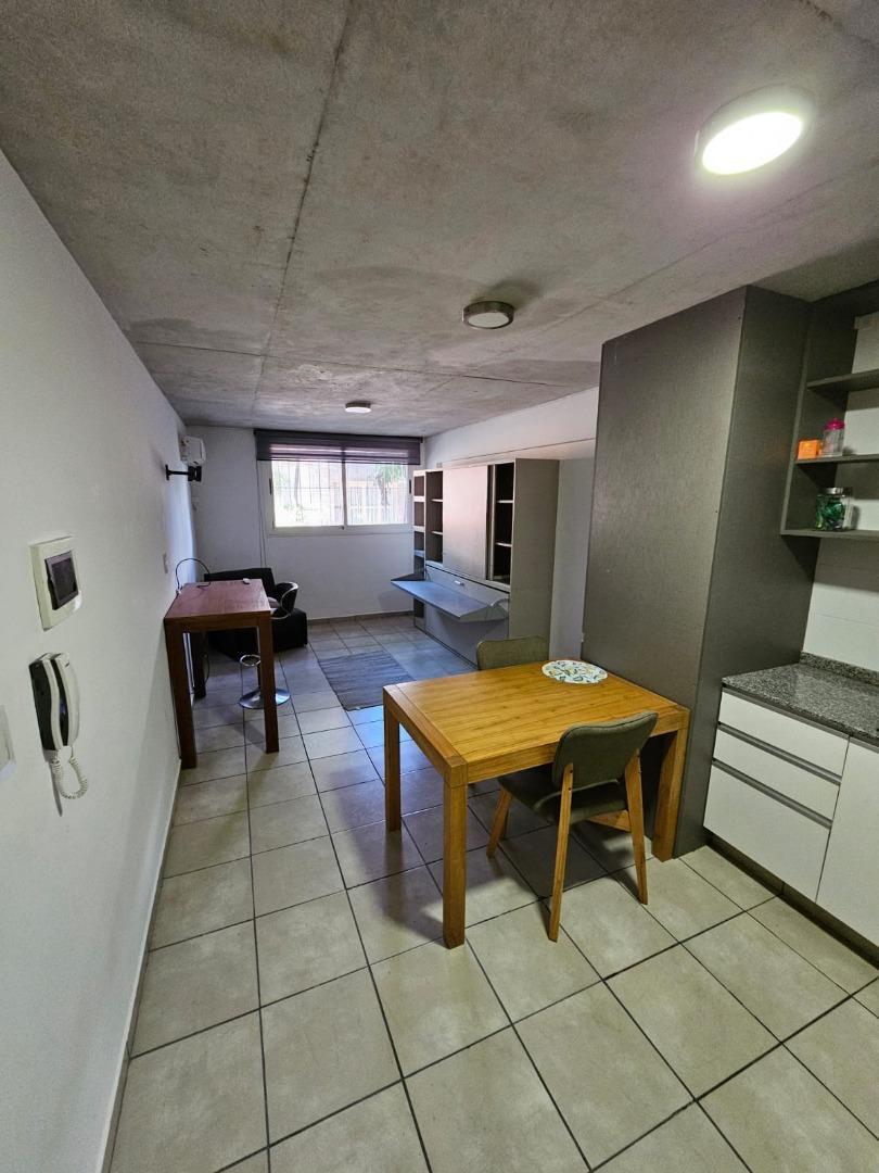 Monoambiente amueblado, excelente ubicación.