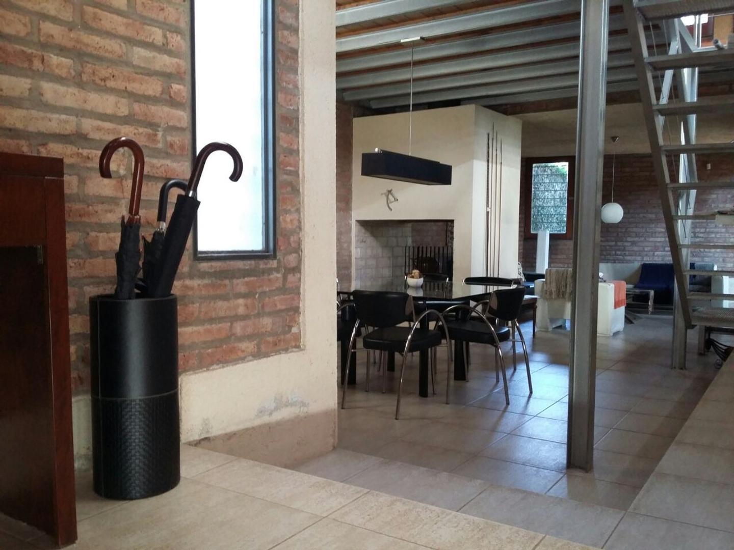 Casa 4 ambientes con 3 baños