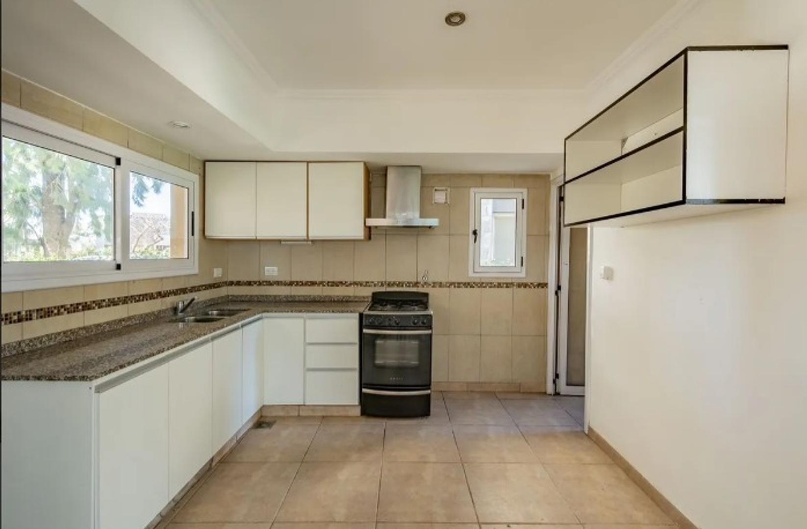 CASA VENTA "HARAS MARIA VICTORIA" MORENO