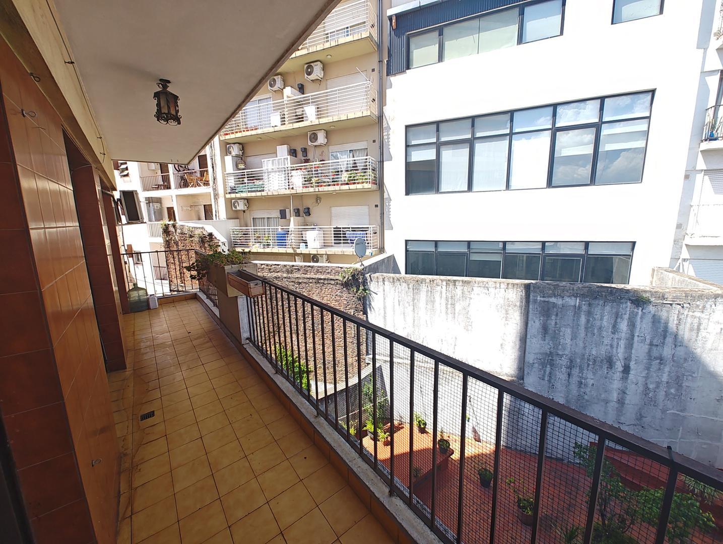 Tres ambientes Contrafrente. Muy buen estado y luminoso