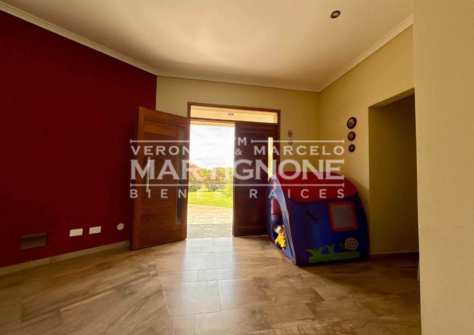 Casa en Venta con 3 cocheras