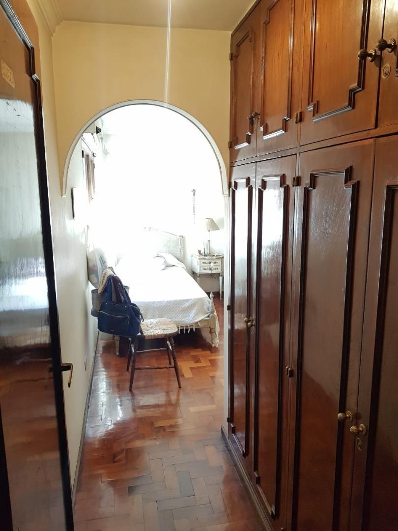 CASA EN BARRIO SANTA ANA - DOS PLANTAS - PATIO