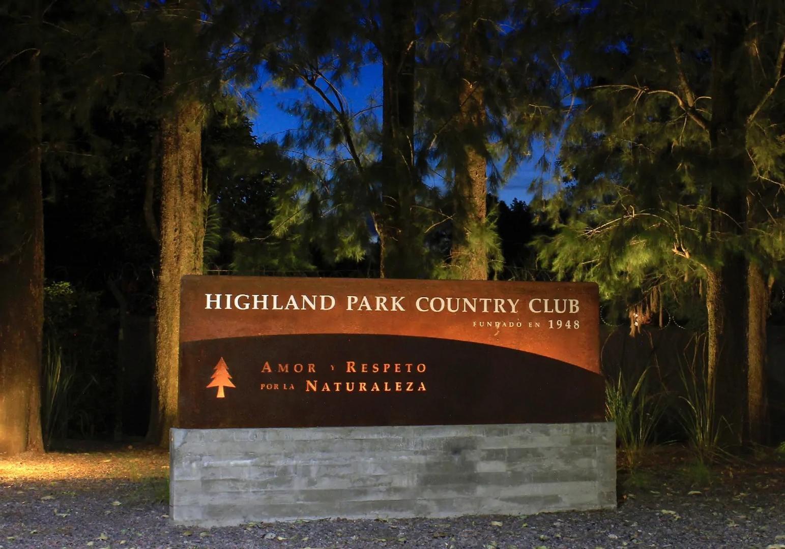 LOTE en Highland Park CC. de 827m2  posibilidad de anexar